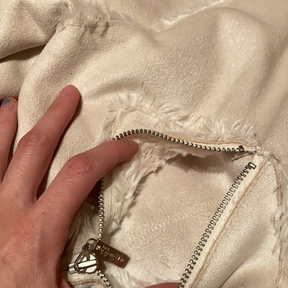 Candie’s Winter Coat - Picture 8 of 13